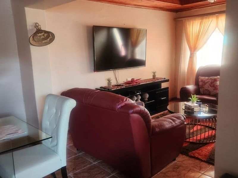 2 Bedroom House for Sale in Nyanga - Photo 5