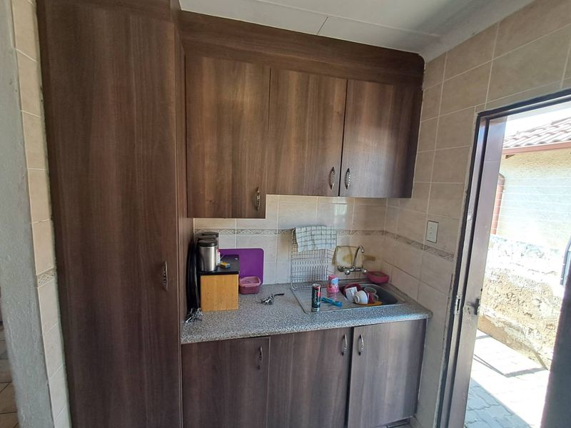 EXLUSIVE MANDATE IN OLIEVEN EXT 36 - Photo 3