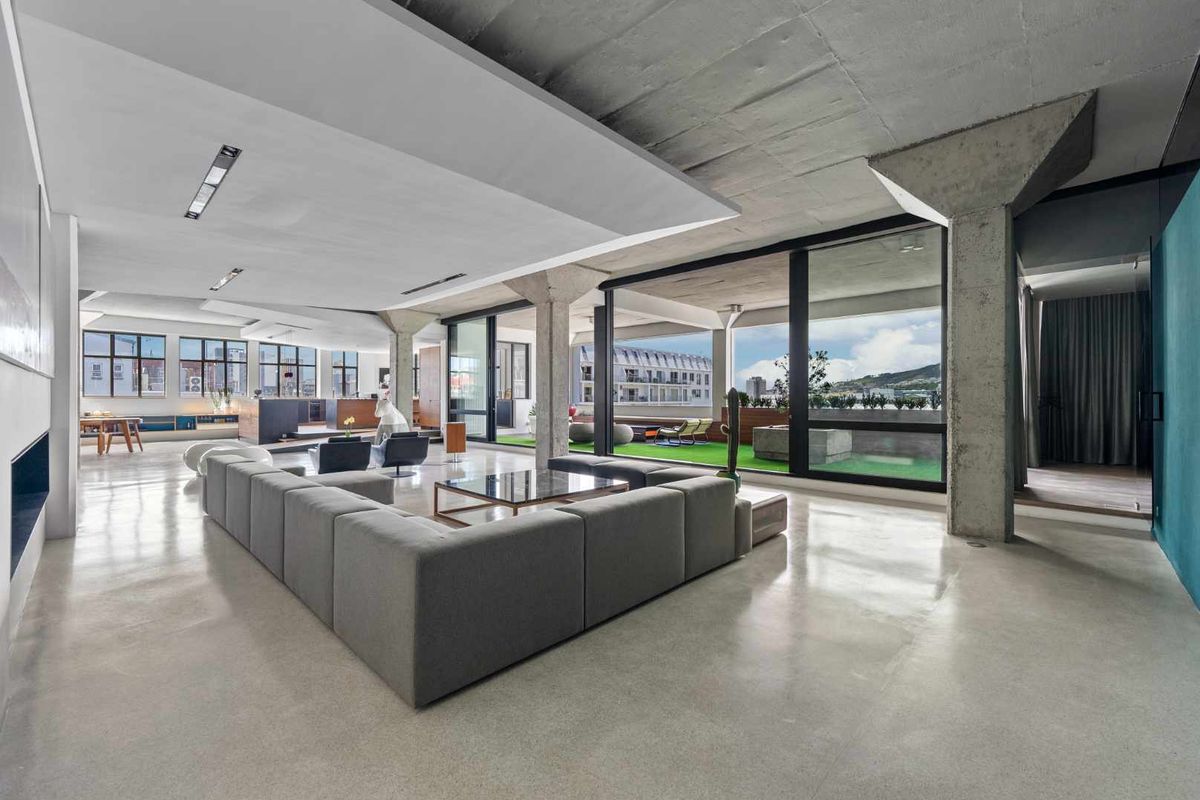 Live the ultimate Cape Town loft experience - Photo 2