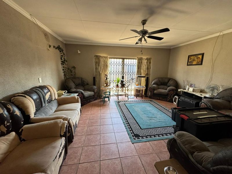 INVESTORS: STUDENT ACCOMODATION OR RENTAL - Photo 2