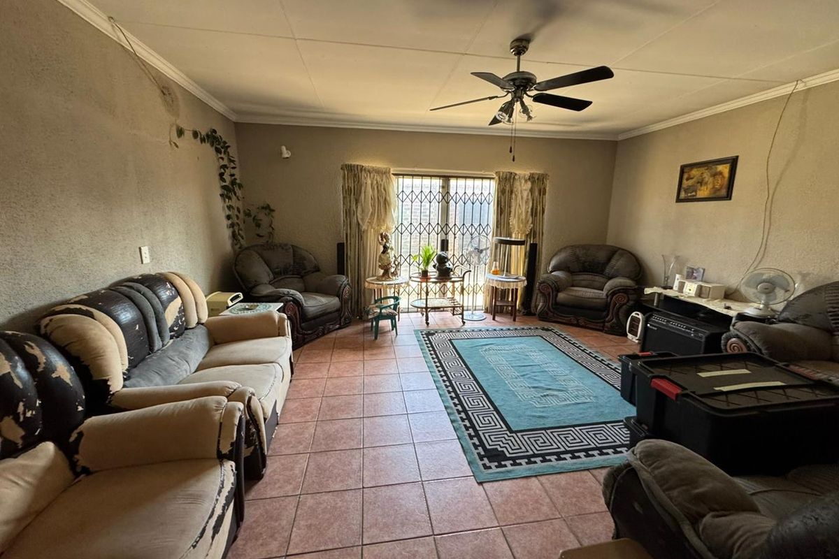 INVESTORS: STUDENT ACCOMODATION OR RENTAL - Photo 2