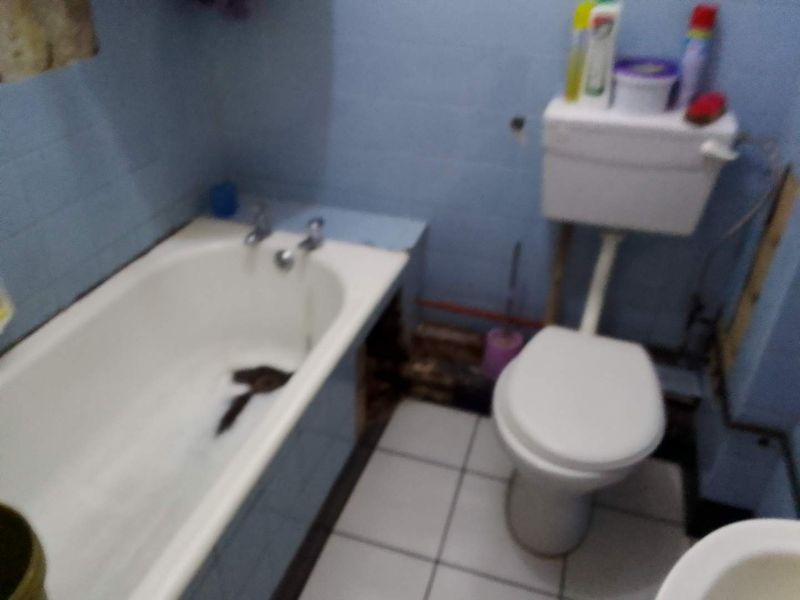 Popular area for young professionals and families! - Photo 9