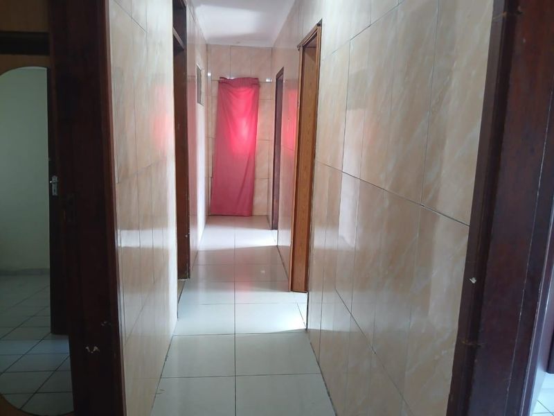 House for Sale in Silverglen - Photo 10