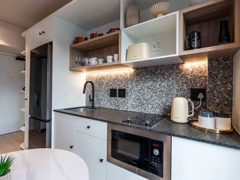 Studio apartment in Cape Town City Centre - Photo 4