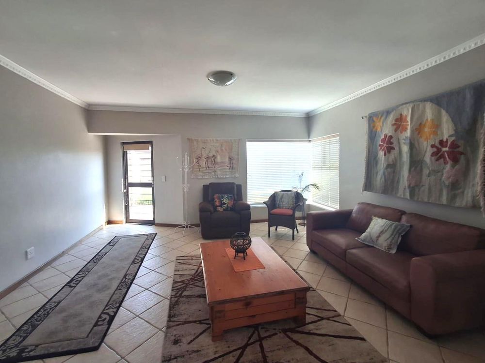 Formal lounge area