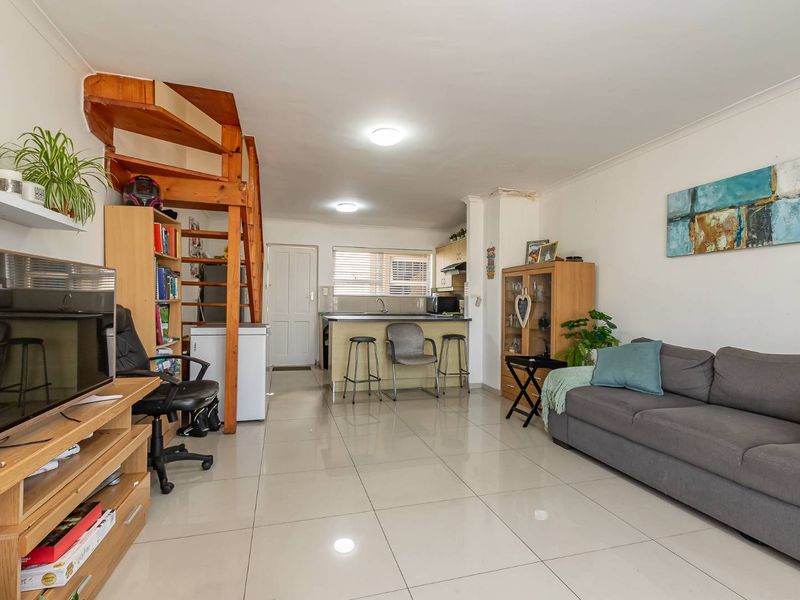Charming 2-Bed Apartment in Wynberg Village - Photo 8