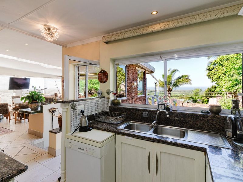 UNINTERRUPTED SEA VIEWS | GENEROUS FAMILY LIVING | ENTERTAINER’S DREAM - Photo 8