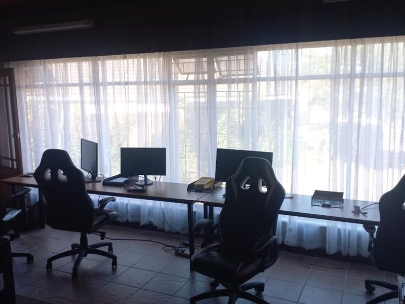 HOUSE WITH MULTIPLE OPPORTUNITIES FOR SALE!! - Photo 9