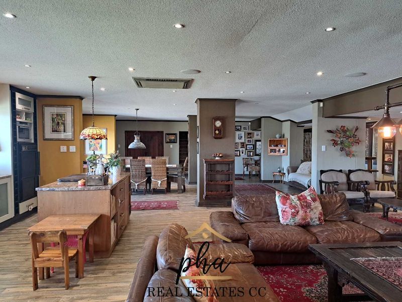 Entertainer’s Delight!!!! Spacious 5 bedr family home with indoor pool for sale in Walvis Bay, selling for N$10.5 mil - Photo 5