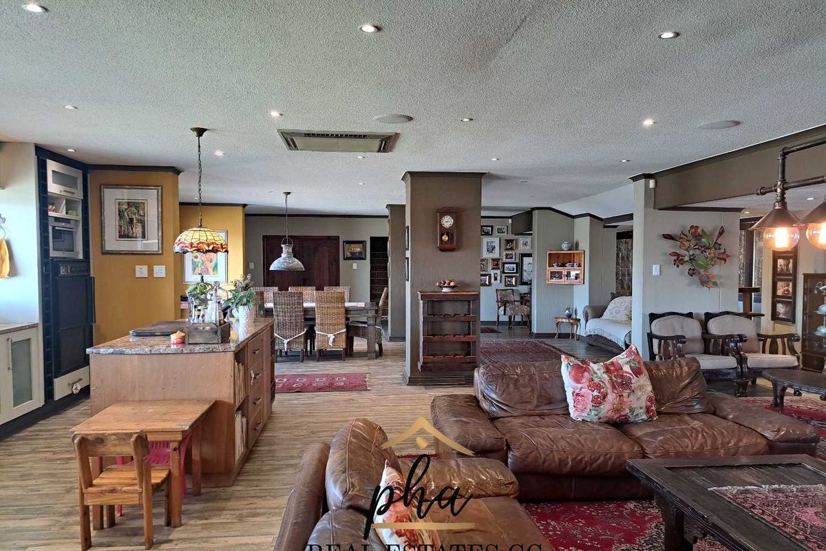 Entertainer’s Delight!!!! Spacious 5 bedr family home with indoor pool for sale in Walvis Bay, selling for N$10.5 mil - Photo 5