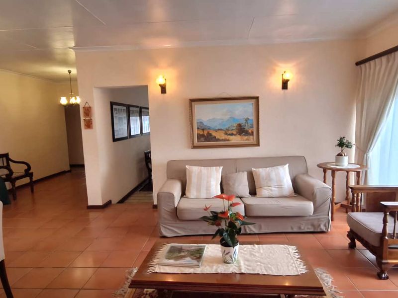 5 Bedroom Property Neat as a Pin!! - Photo 7