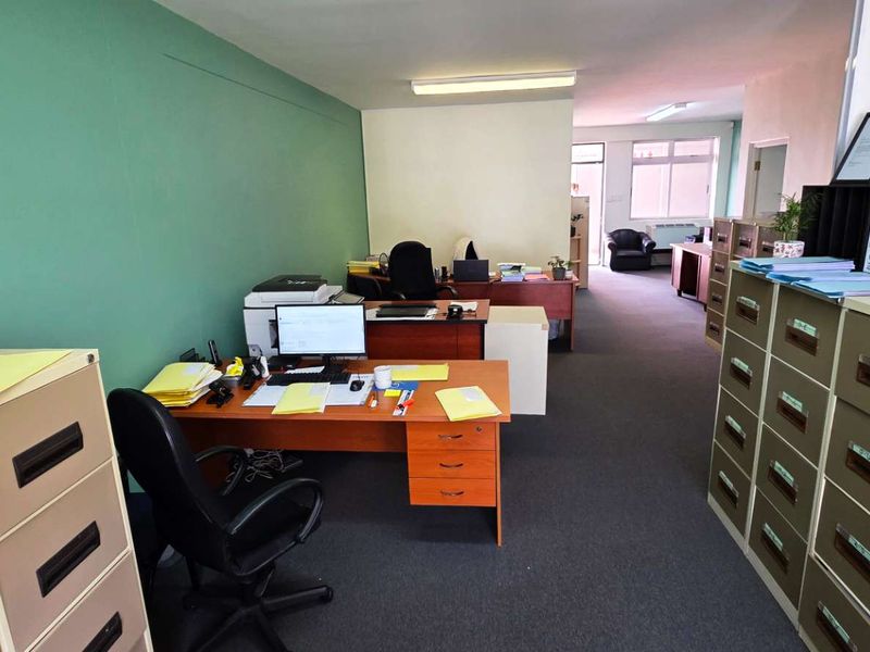 Tenanted Office in Westlake Square - Photo 5