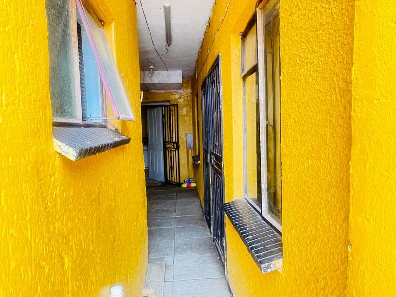 AN OPPORTUNITY TO INVEST IN A 7 ROOMS PROPERTY. - Photo 7