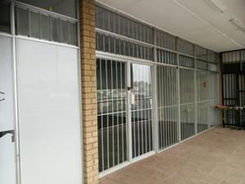 Prime Ground Floor Commercial Space for Lease at Shaikh’s Centre - Photo 3