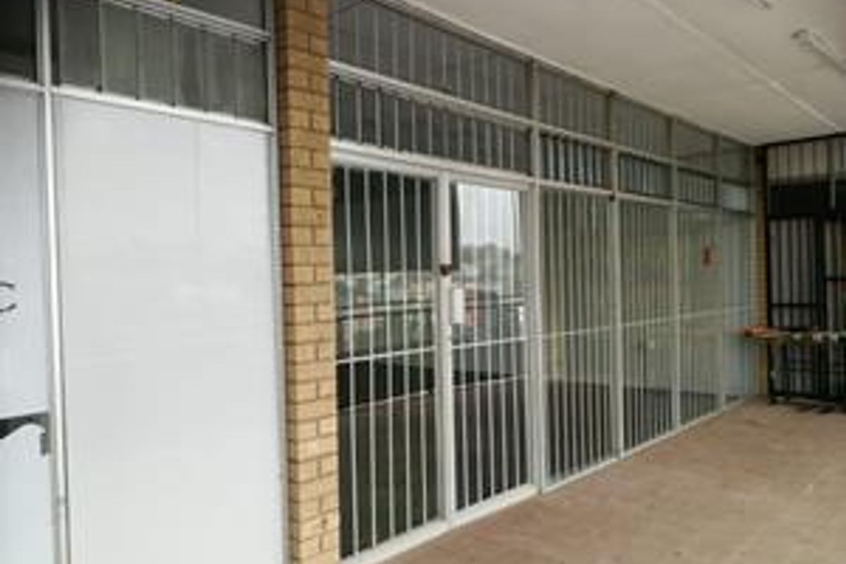 Prime Ground Floor Commercial Space for Lease at Shaikh’s Centre - Photo 3