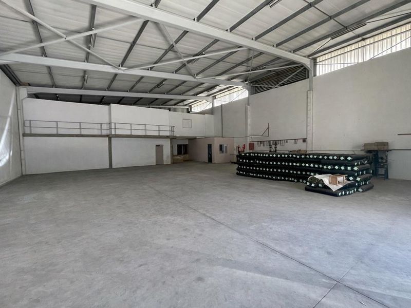 Hendra - Prime Mount Edgecombe Industrial Unit To Let | Impressive Showroom & Excellent Exposure - Photo 7