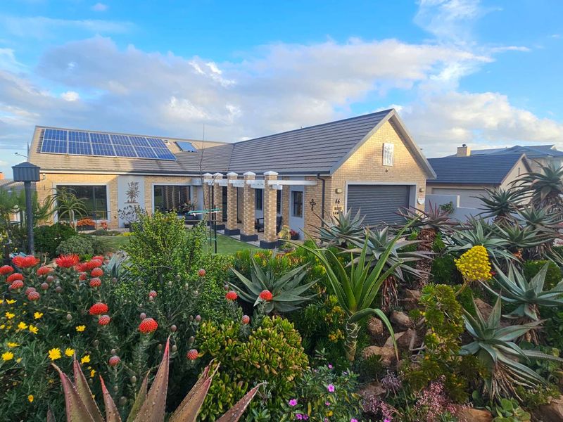 Elegant single-level home in prestigious Monte Christo Eco Estate - Photo 3