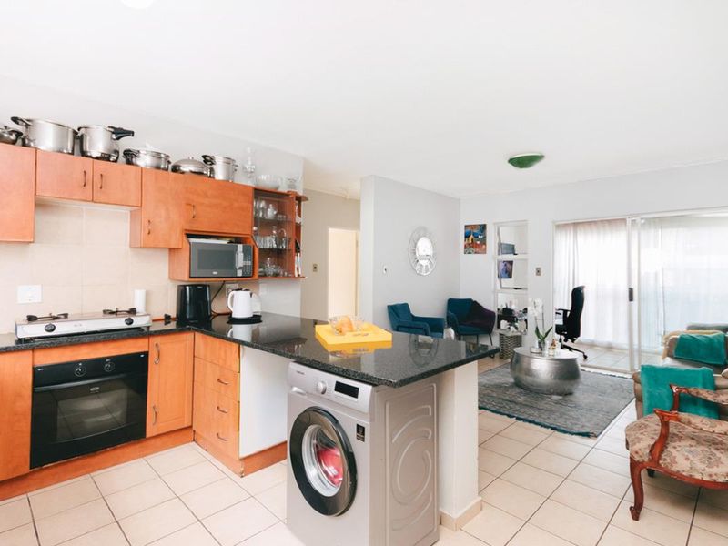 Neat 3 bedroom 2 bathroom unit for sale in Florida Roodepoort - Photo 1