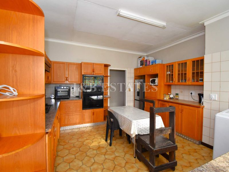 3 Bedroom House On Big Erf - Photo 2