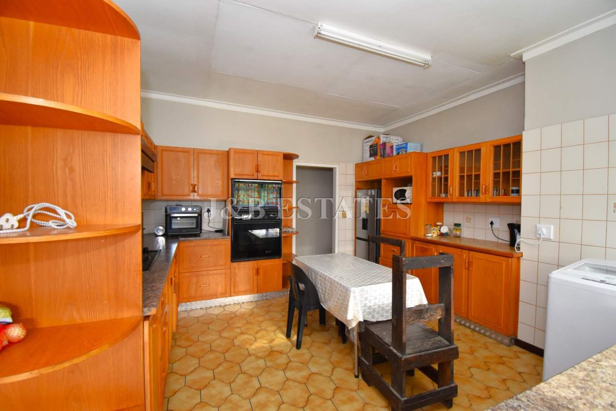 3 Bedroom House On Big Erf - Photo 2