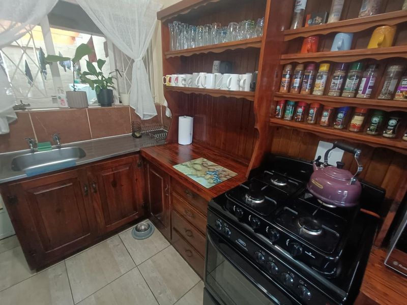 Lovely Unit for Sale in Hennopspark - Photo 2