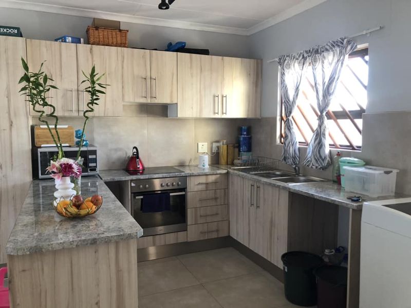 2 Bedroom Townhouse For Sale in Rocky Crest - Photo 4