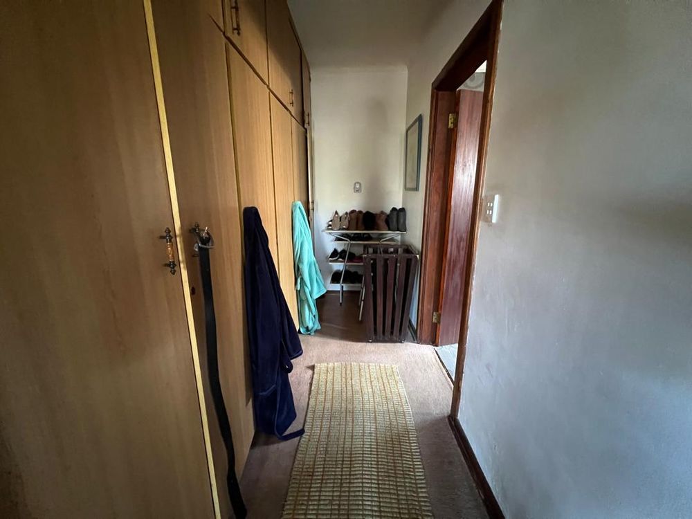 main bedroom corridor to en-suit  w/c