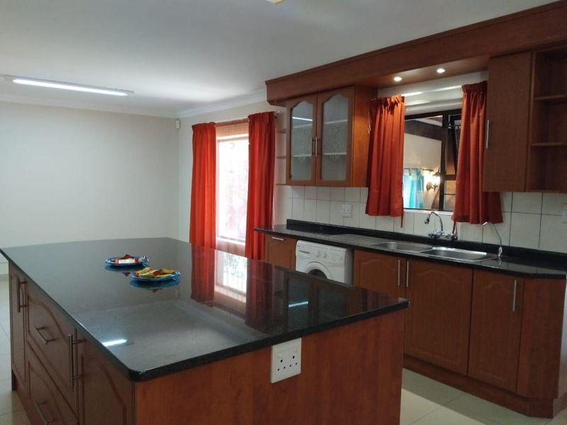 Exceptional Family Home with Stunning Views and Modern Comforts on the Garden Route - Photo 8