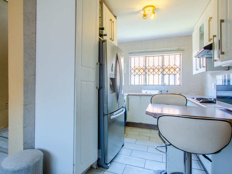 3 Bedroom Simplex on sale - Photo 7