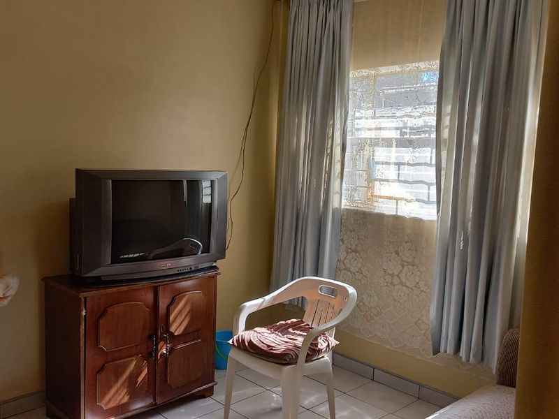 3 Bedroom house in Laudium - Photo 10