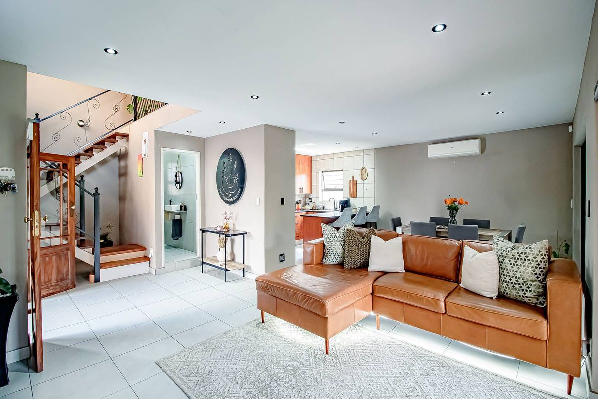 Fabulous Family Home in a Quiet Cul-de-Sac – Move-In Ready! - Photo 5