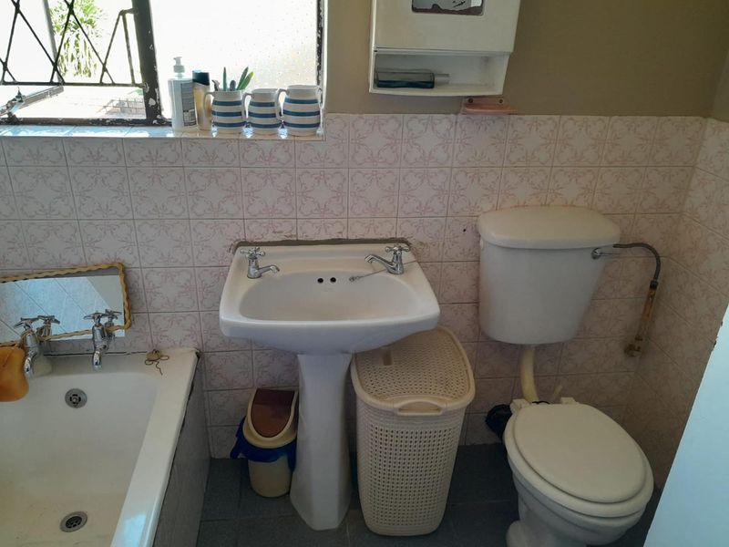 Three Bedroom Family Home For Sale in Brackendowns - Photo 10