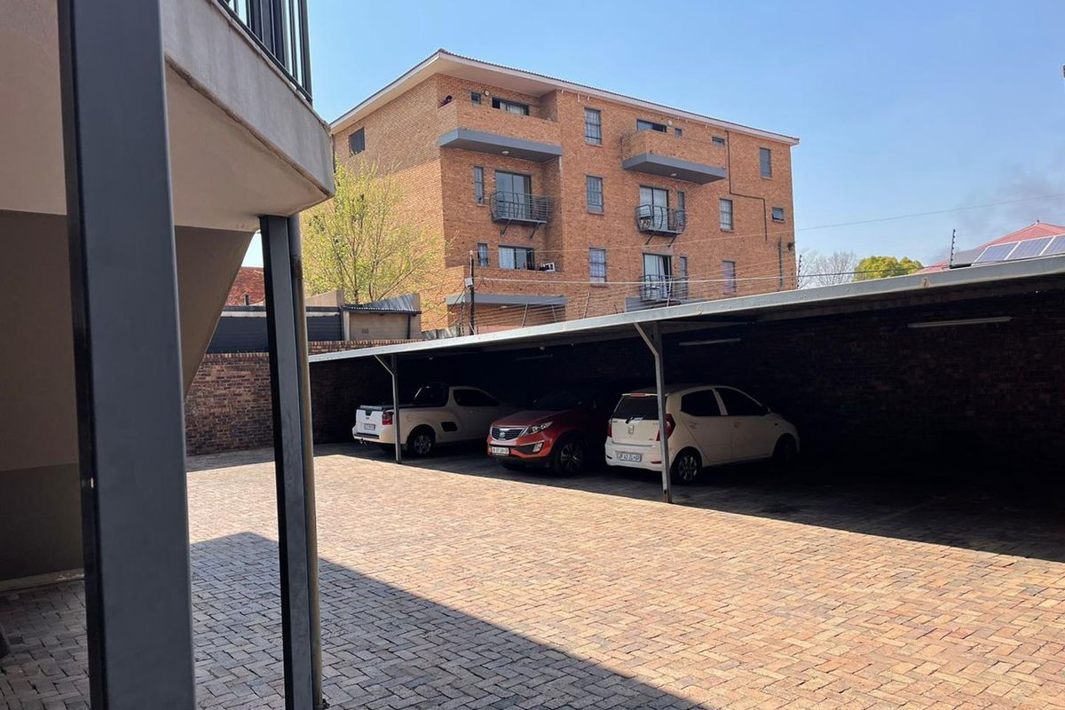 Modern ground floor pet friendly unit - Photo 4