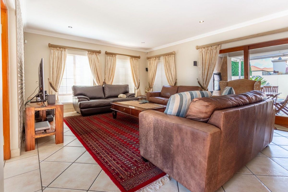 Beautiful 3 Bedroom home in prime location - Photo 2