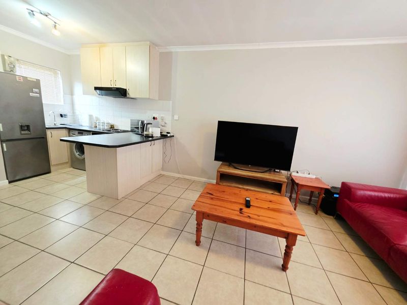 Contemporary Living with Table Mountain Views. - Photo 6