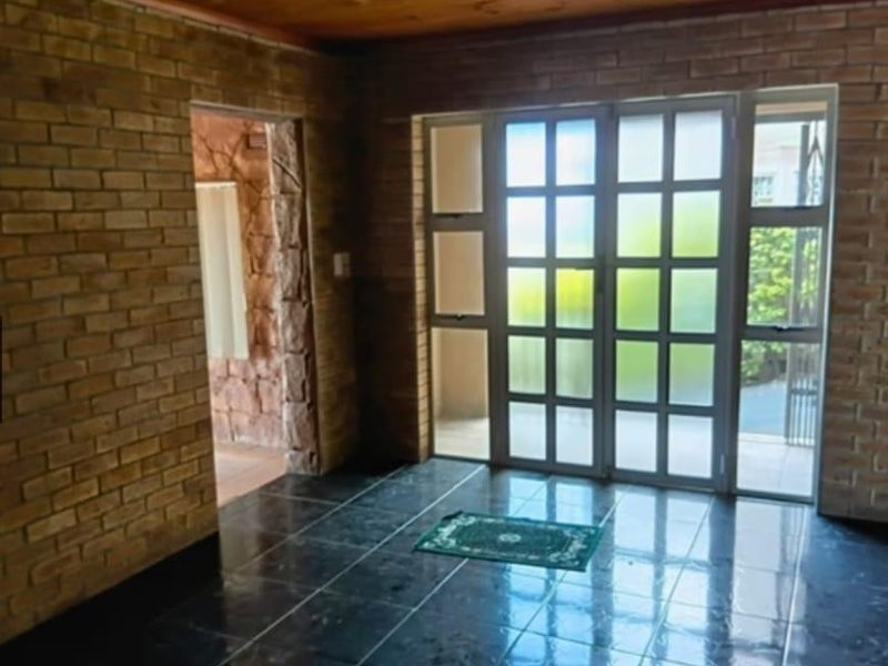 Spacious 4-Bed Family Home with Scenic Views in Risecliff - Photo 2