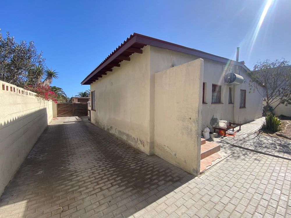 Drive way on the side of the house