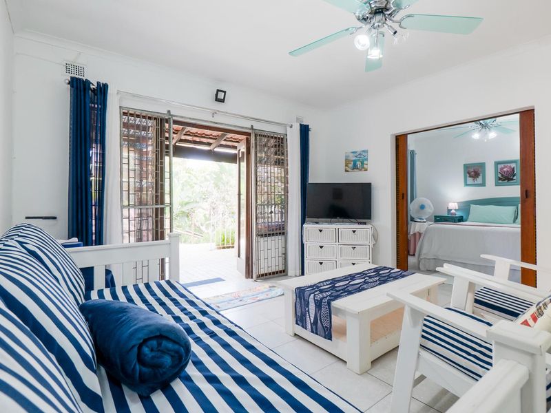 Fully furnished on the beach - Photo 10