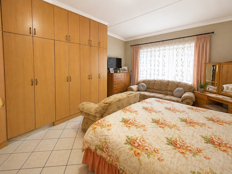 Spacious one level hosue for sale! - Photo 5