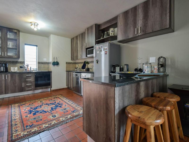 Mint Two bedroom duplex in double security complex - Die Wilgers - Photo 7