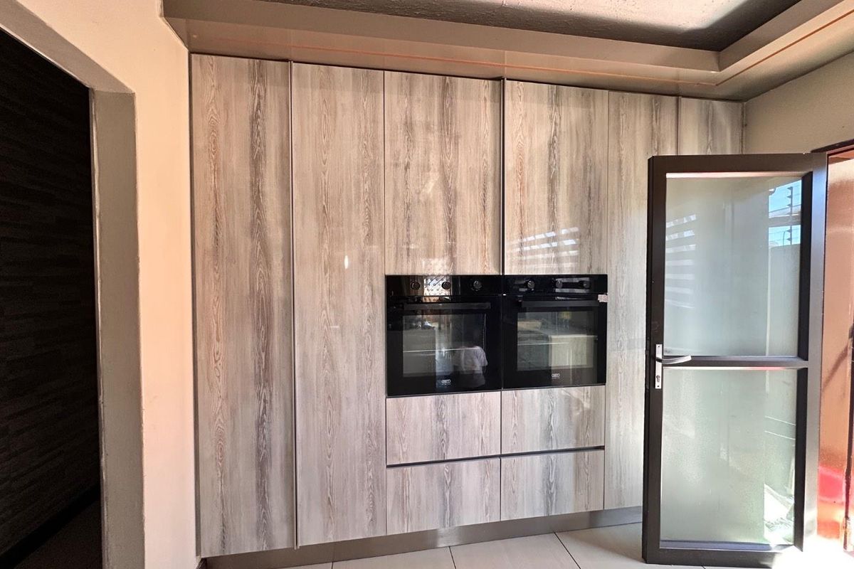 Neat Spacious - Photo 2