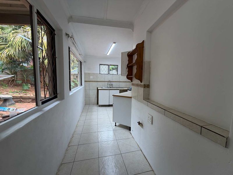 Hendra - Cozy 2 Bedroom Home  , newly renovated bathroom and Pet Friendly - Photo 10