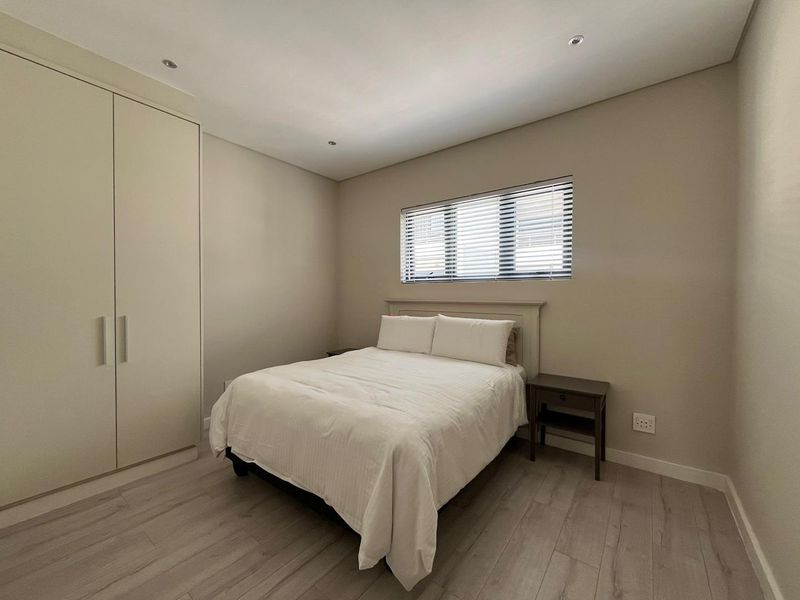 Fully Furnished Apartment In Hyde Park Awaits You - Photo 9