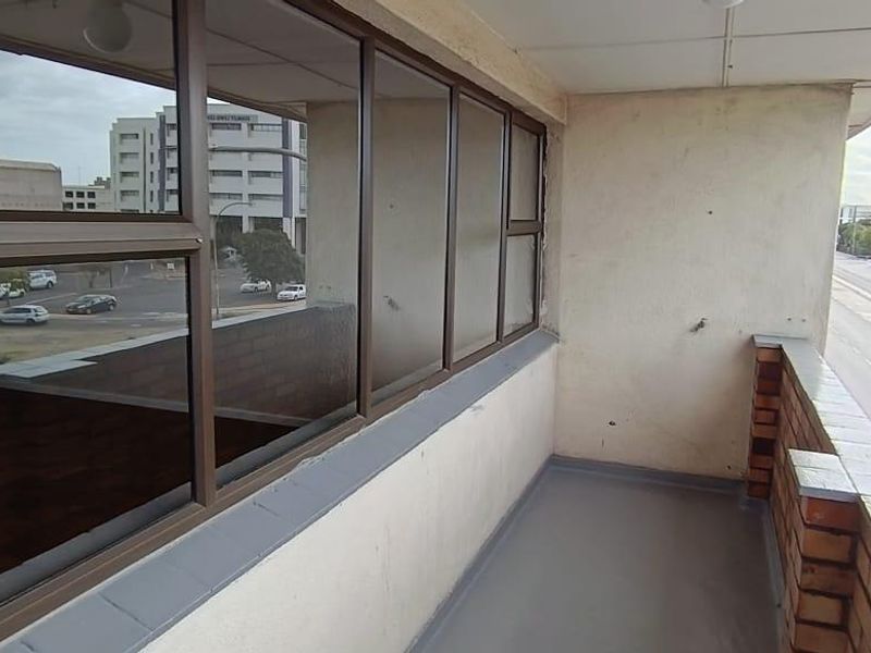 **Charming Newly Renovated Bachelors Apartment for Rent** - Photo 4