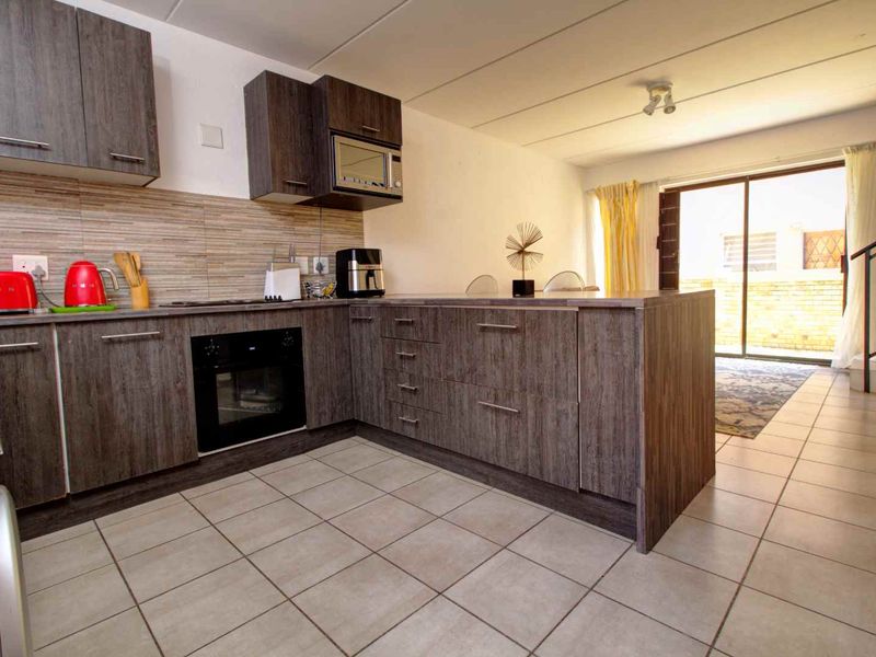 Secure Complex Living with 24/7 Peace of Mind - Photo 7