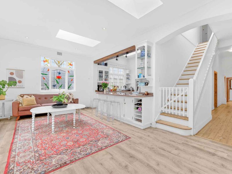 Character Family Home in Tamboerskloof - Photo 10