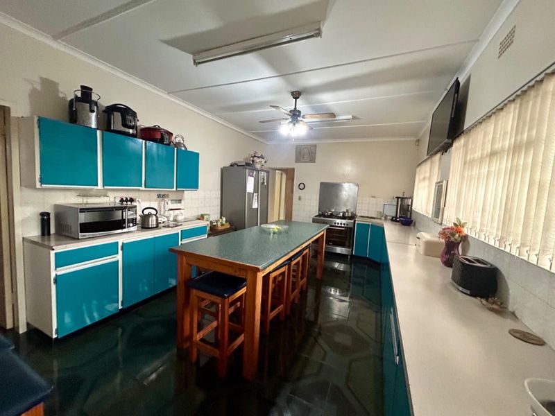 4 bedroom house with flat for sale in Vryheid - Photo 6