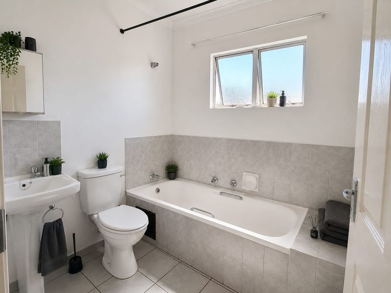 Charming 2 bedroom apartment - Photo 4