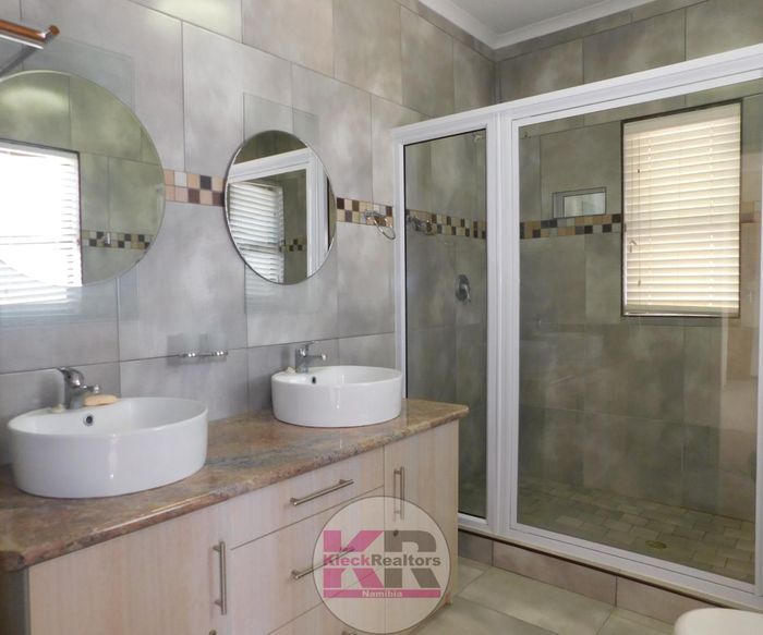 Property #2425789, House For Sale in Henties Bay Central