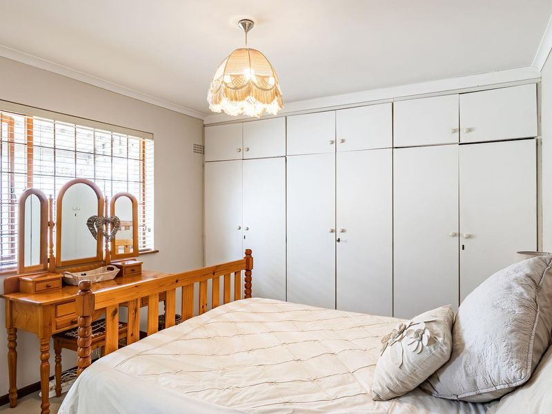 Solid, Comfortable Cottage Home!! - Photo 10